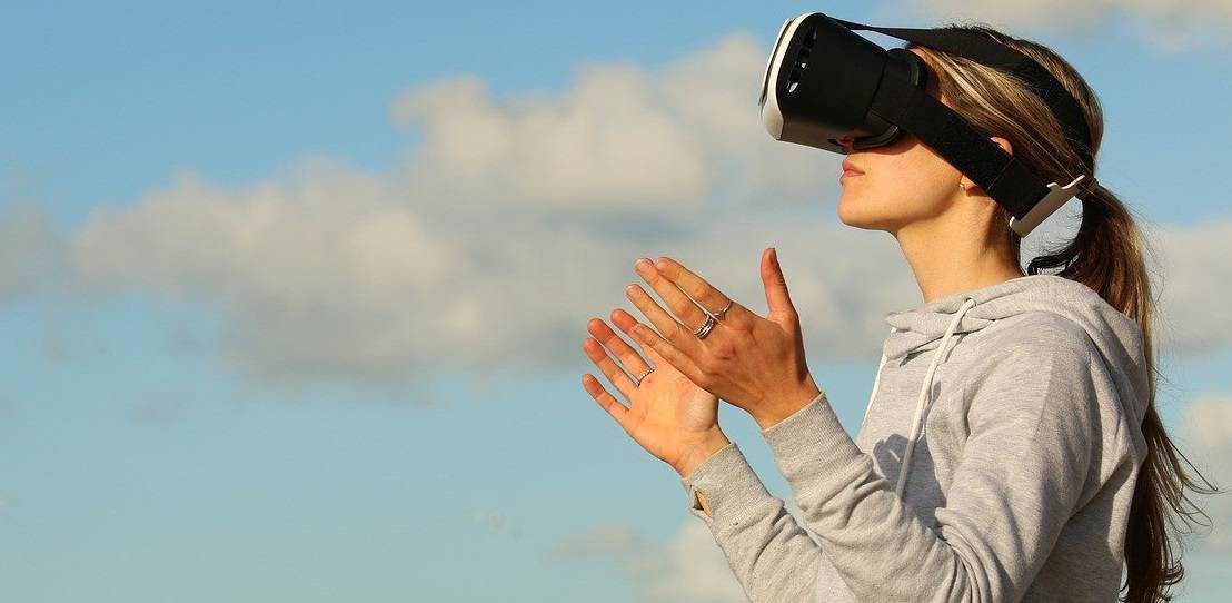 Virtual Reality Uses, Advantages And Disadvantages